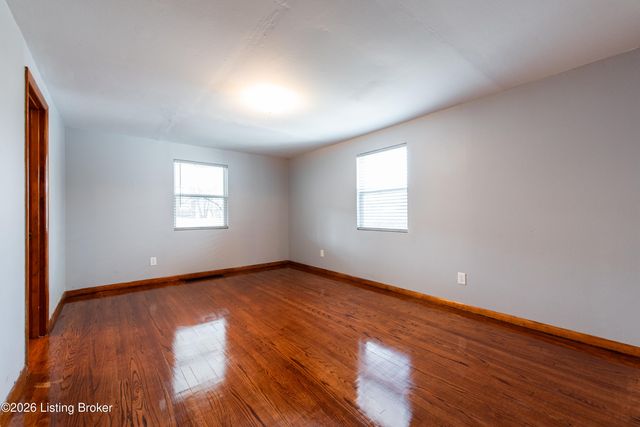 3222 W Market St, Louisville, KY 40212