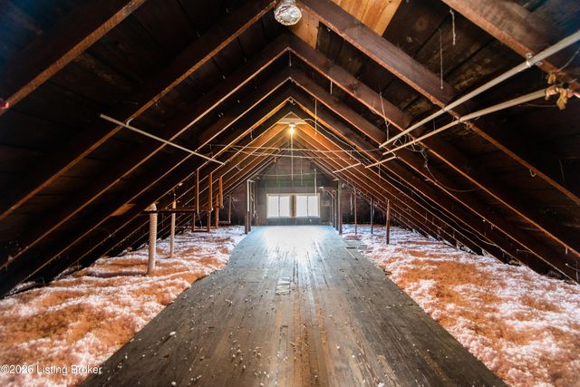 3222 W Market St, Louisville, KY 40212