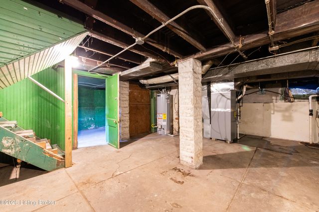 3222 W Market St, Louisville, KY 40212