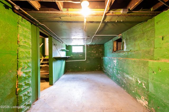 3222 W Market St, Louisville, KY 40212