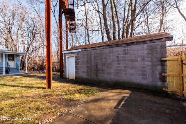 3222 W Market St, Louisville, KY 40212