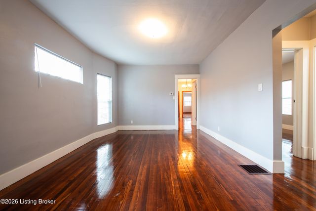 3222 W Market St, Louisville, KY 40212