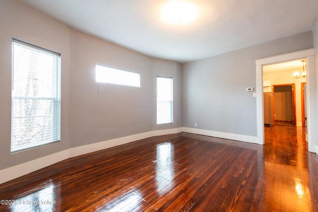 3222 W Market St, Louisville, KY 40212