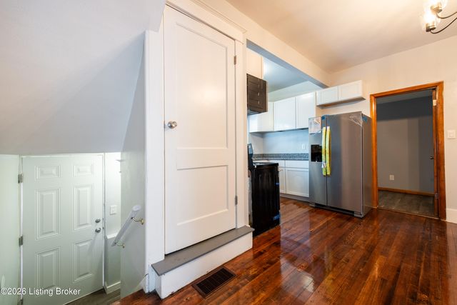 3222 W Market St, Louisville, KY 40212