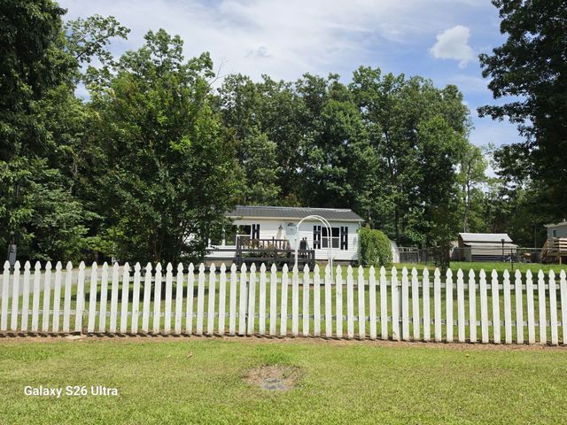 1361 Lakeshore Dr, Beechgrove, TN 37018