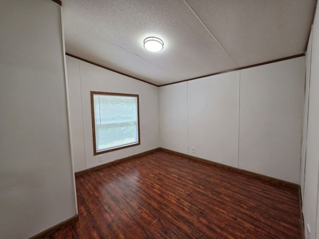 1361 Lakeshore Dr, Beechgrove, TN 37018