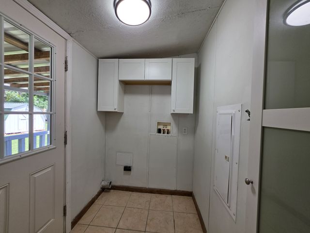 1361 Lakeshore Dr, Beechgrove, TN 37018