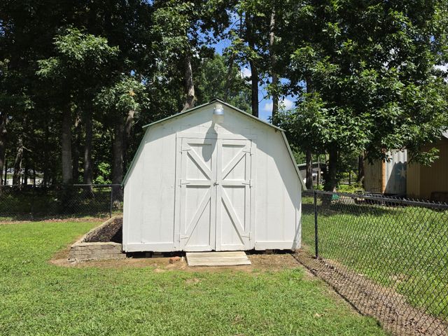 1361 Lakeshore Dr, Beechgrove, TN 37018