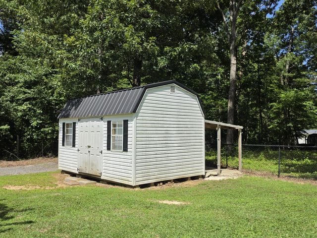 1361 Lakeshore Dr, Beechgrove, TN 37018