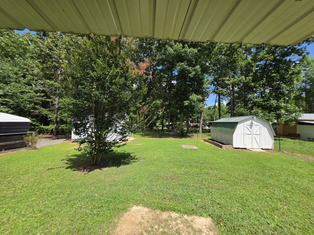 1361 Lakeshore Dr, Beechgrove, TN 37018