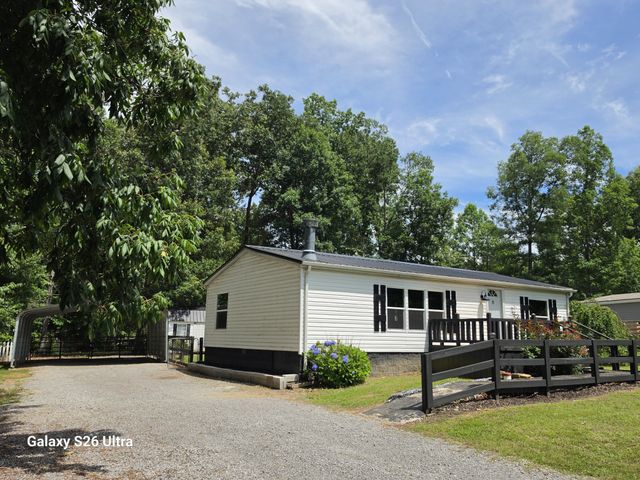 1361 Lakeshore Dr, Beechgrove, TN 37018