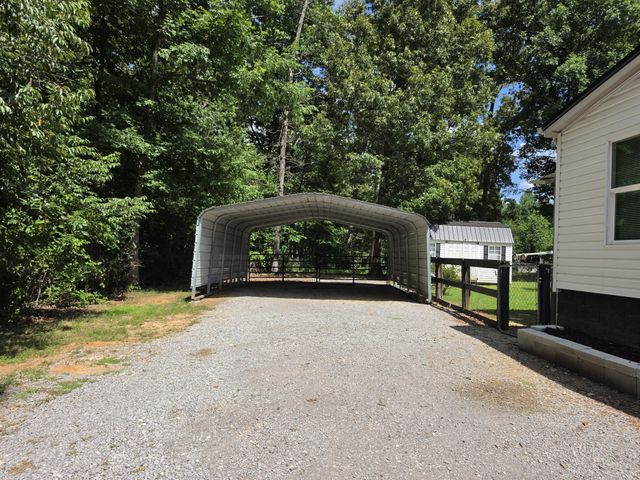 1361 Lakeshore Dr, Beechgrove, TN 37018