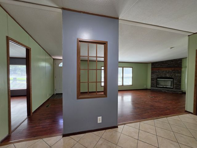 1361 Lakeshore Dr, Beechgrove, TN 37018