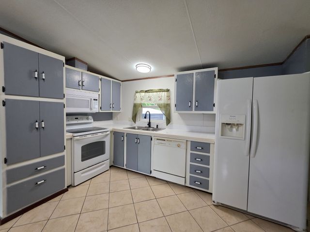 1361 Lakeshore Dr, Beechgrove, TN 37018
