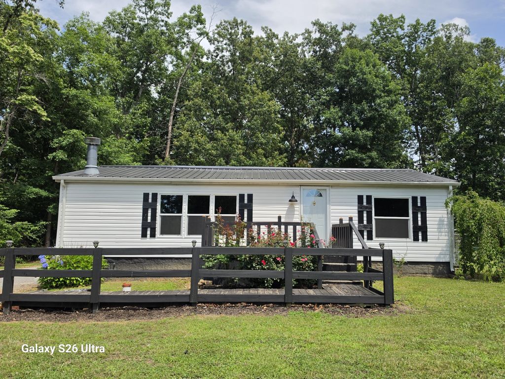 1361 Lakeshore Dr, Beechgrove, TN 37018