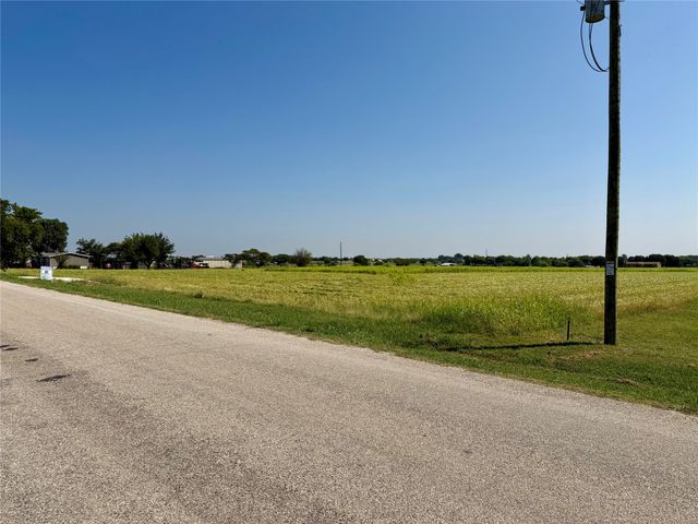10319 County Road 418, Grandview, TX 76050