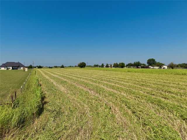 10319 County Road 418, Grandview, TX 76050