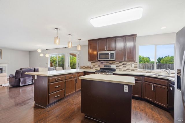 1731 Walnut Creek Dr, Santa Rosa, CA 95403