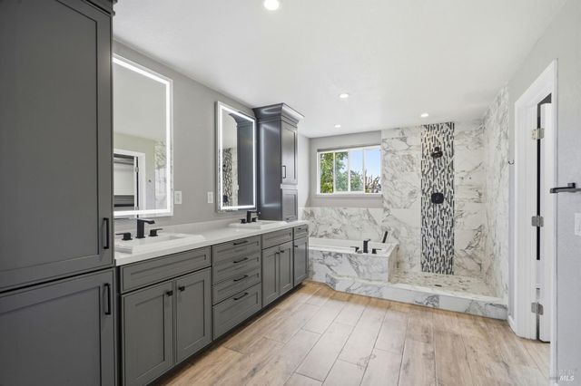 1731 Walnut Creek Dr, Santa Rosa, CA 95403