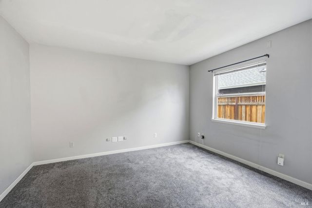 1731 Walnut Creek Dr, Santa Rosa, CA 95403