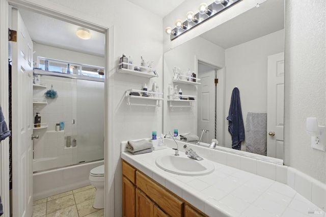 1731 Walnut Creek Dr, Santa Rosa, CA 95403