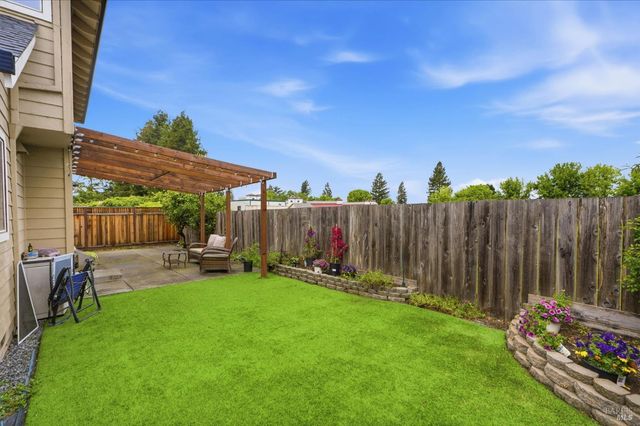 1731 Walnut Creek Dr, Santa Rosa, CA 95403