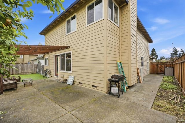 1731 Walnut Creek Dr, Santa Rosa, CA 95403