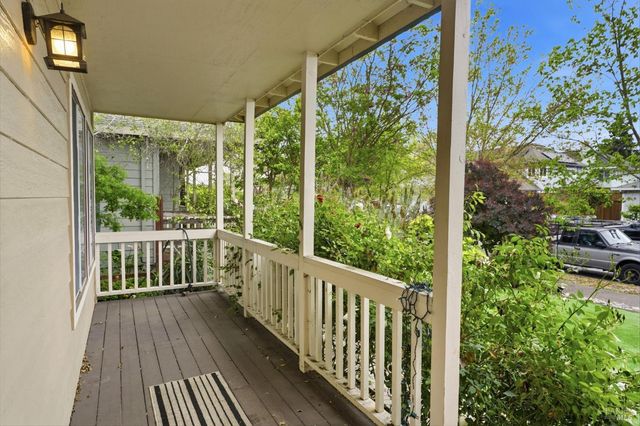 1731 Walnut Creek Dr, Santa Rosa, CA 95403