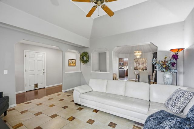 1731 Walnut Creek Dr, Santa Rosa, CA 95403