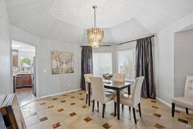 1731 Walnut Creek Dr, Santa Rosa, CA 95403