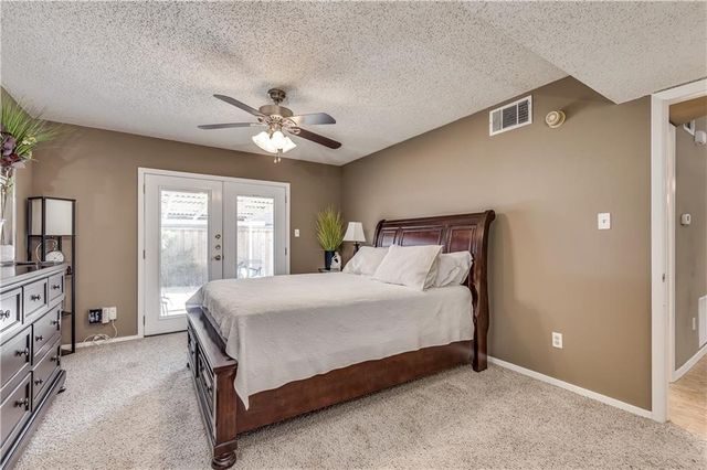 513 Hunters Glen Street, Lewisville, TX 75067