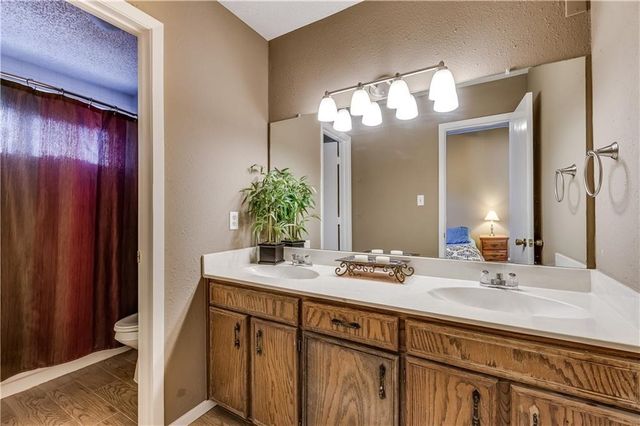 513 Hunters Glen Street, Lewisville, TX 75067