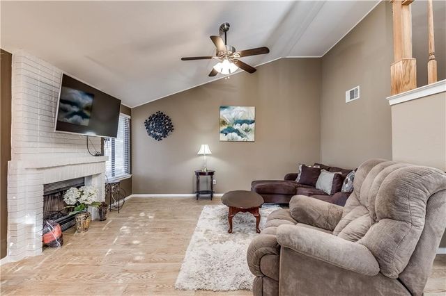 513 Hunters Glen Street, Lewisville, TX 75067