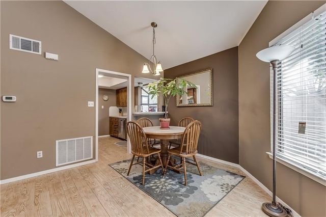 513 Hunters Glen Street, Lewisville, TX 75067