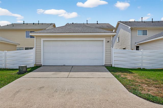 19515 Fletcher Way Drive, Houston, TX 77073