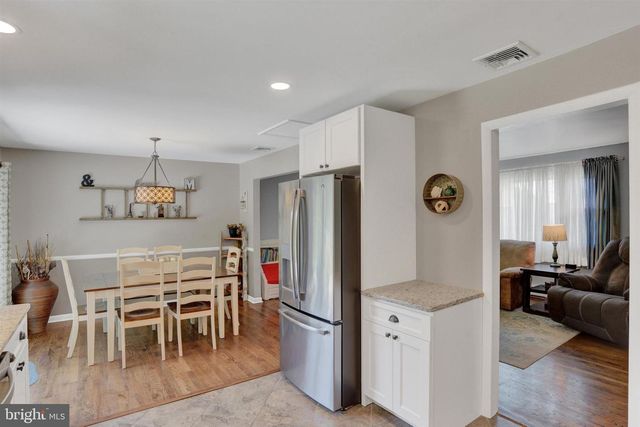 14 CARRIAGE RD, New Cumberland, PA 17070
