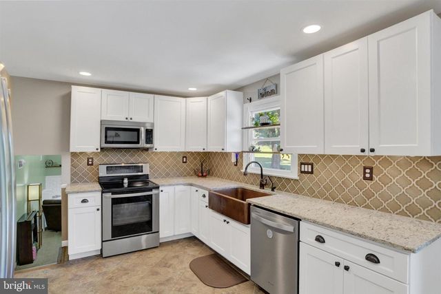 14 CARRIAGE RD, New Cumberland, PA 17070
