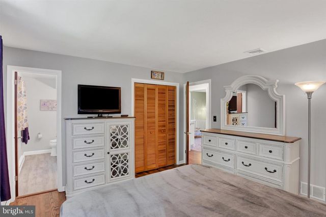 14 CARRIAGE RD, New Cumberland, PA 17070