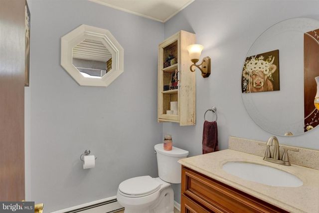 14 CARRIAGE RD, New Cumberland, PA 17070