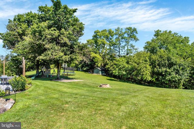 14 CARRIAGE RD, New Cumberland, PA 17070