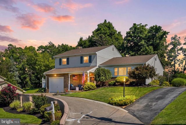 14 CARRIAGE RD, New Cumberland, PA 17070