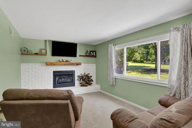 14 CARRIAGE RD, New Cumberland, PA 17070