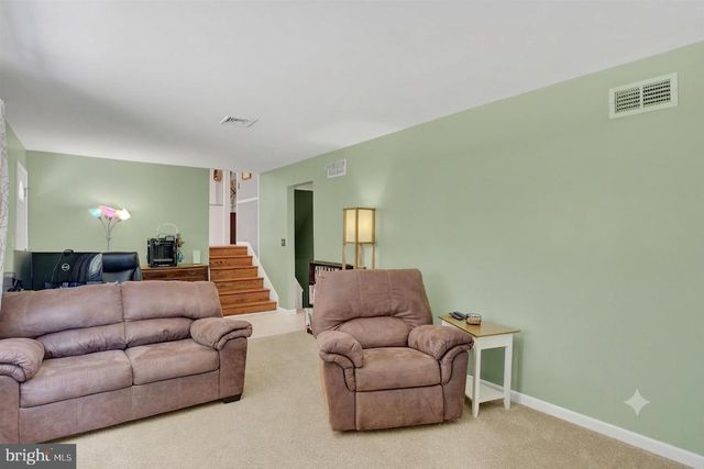 14 CARRIAGE RD, New Cumberland, PA 17070