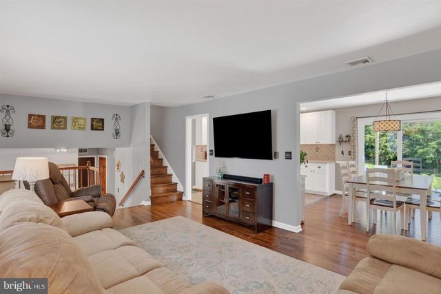 14 CARRIAGE RD, New Cumberland, PA 17070