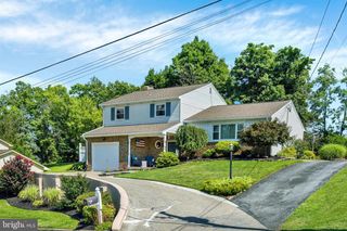 14 CARRIAGE RD, New Cumberland, PA 17070