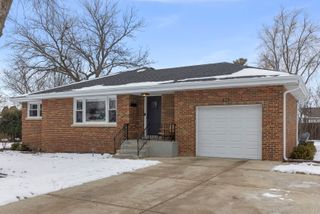 833 Parkside Drive, Wheaton, IL 60187