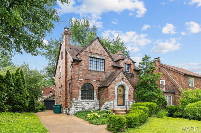 7332 Country Club Drive, St Louis, MO 63121