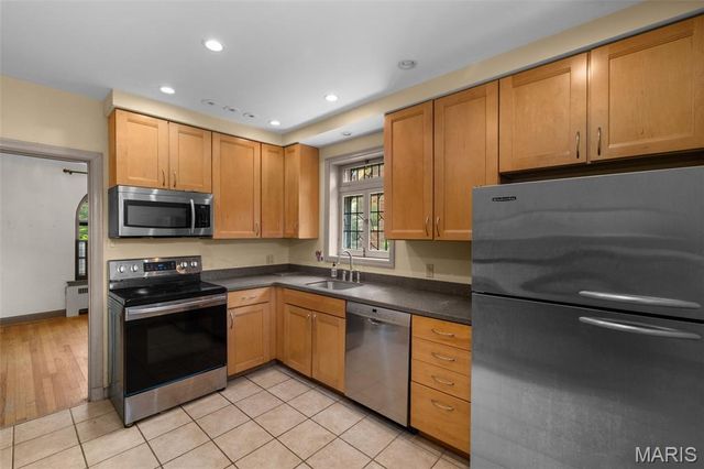 7332 Country Club Drive, St Louis, MO 63121