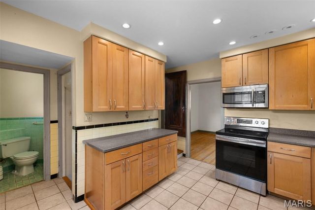 7332 Country Club Drive, St Louis, MO 63121