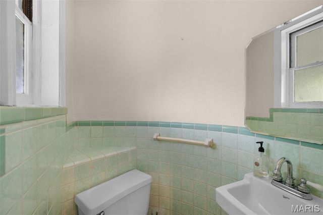 7332 Country Club Drive, St Louis, MO 63121